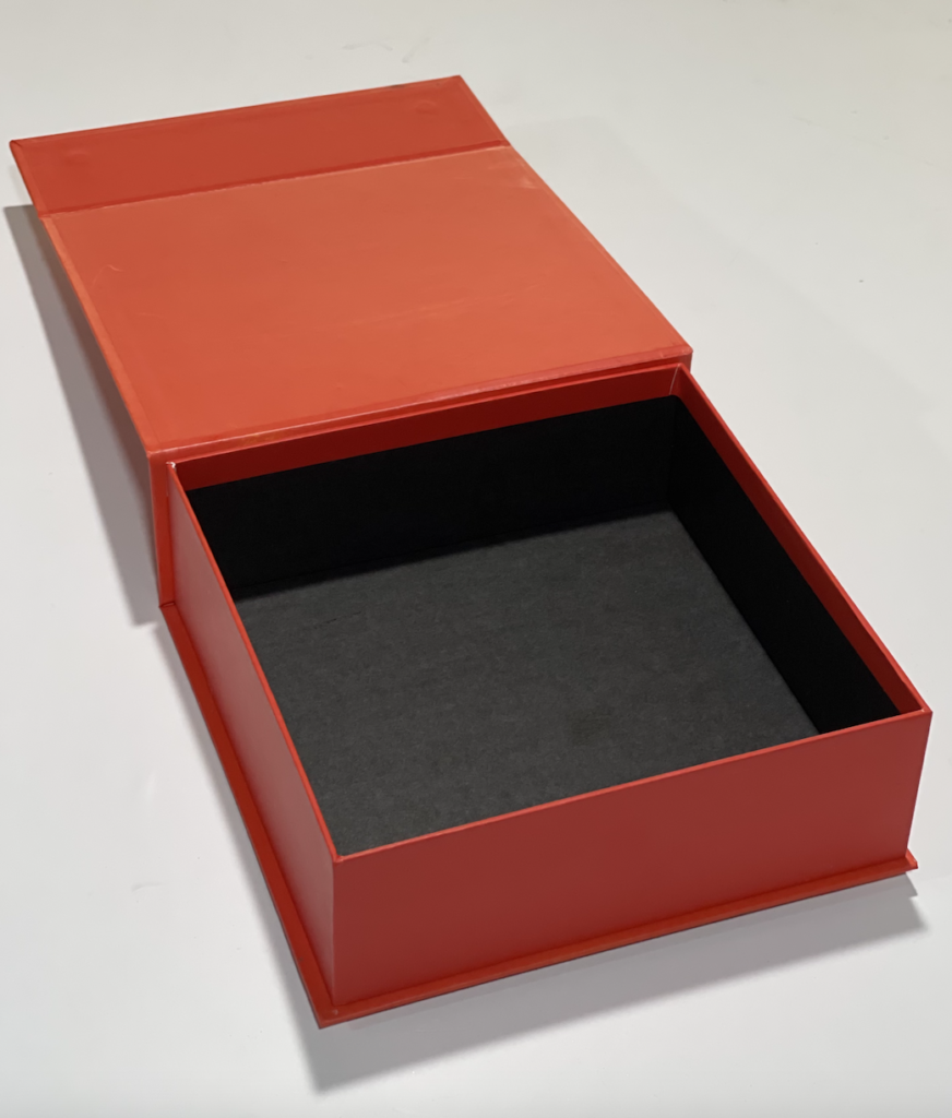 RIGID BOX WITH MAGNETIC FLAP