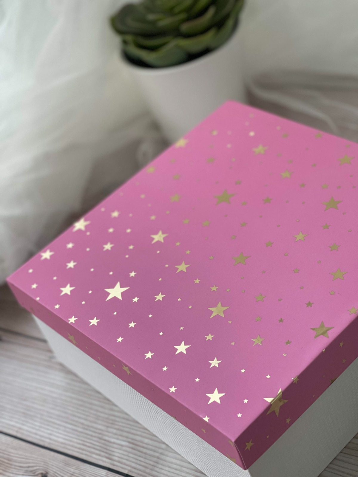 RIGID BOX  – 9 x 9 x 3.5 ( PINK with GOLD FOILED stars)